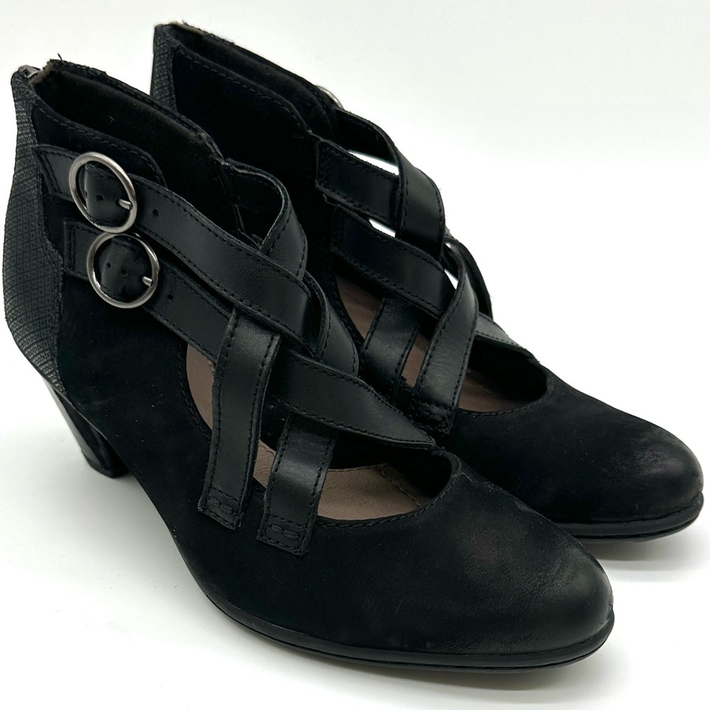 Earth Black Leather and Suede Crisscross Mary Jane Heels